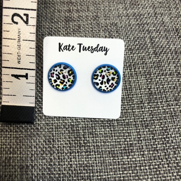 5/$20 multicolor leopard print stud earrings - Picture 2 of 2